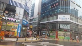 [르포] 판교 현대백화점 오픈 3개월…주변 상권 장사 안돼 못 살겠다