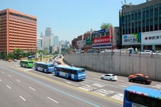 [르포] 고가 철거·뉴타운 입주 기대만 못해”…아현 가구거리, 온라인 판매로 활기 모색