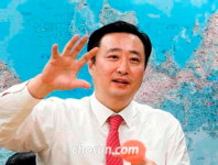 동생 김남정 동원그룹 M&A 식욕…형 김남구 한국투자 외형 넘어