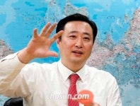 “재촉 안할테니 꼼꼼히”…카카오뱅크 돌풍 속 빛난 김남구 그림자 리더십