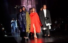 준지, 이태리 삐띠워모에 이어 홍콩 패션박람회에서도 열광