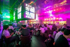 [비즈톡톡] 잘 나가는 데블스도어 코엑스...속쓰린 아워홈