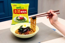 라면업계 ‘미역 비빔면 경쟁...건강한 라면 강조하며 가격 올려