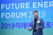 [미래에너지] 美 환경영웅 셸런버거 文대통령, 막연한 두려움 때문에 탈원전 결정…대중 인식 바꿔야
