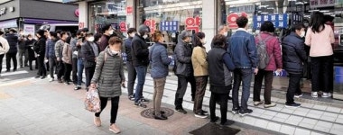 “만삭인데 줄서야 하나”… 임산부, 마스크 대리구매 불가 논란