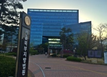 게임머니 15만원 갚으라는 PC방 주인 망치로 때린 30대 고객, 징역 2년형