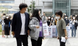 '오세훈 선거유세 방해' 대진연 회원 2명 구속