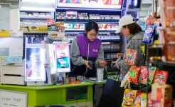 “임금 못줘 범법자 된다”…편의점주들, 최저임금 삭감 주장