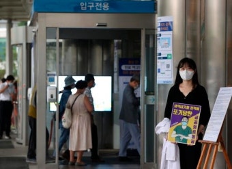서울대 의대 교수들 “정부 대책 비현실적… 제자들 불이익받으면 우리가 나설 것”