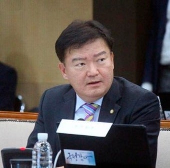 민경욱 전 의원, 자가격리 중 무단이탈로 고발당해