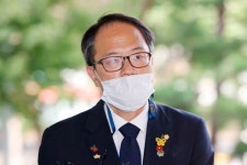 ‘패트 충돌’ 민주당 의원들, 첫 재판서 혐의 부인… “검찰의 정치적 기소”