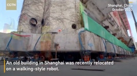 상가 새로 짓는다고? 비켜줄게… 다리 달고 옆으로 간 5층짜리 건물