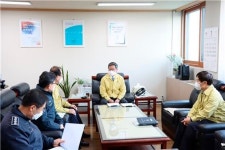 코로나 뇌관된 고층빌딩형 수용소 찾은 이용구 차관, 뒤늦은 대책 마련