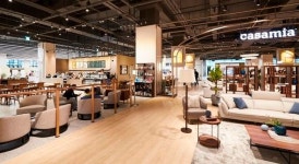 와인숍·스타벅스와 손잡은 가전·가구점...이사·결혼 수요 잡아라