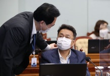 靑 이철희, 윤석열 겨냥 “대통령 끌어들여 정치적 이익 도모 말라”