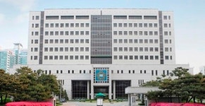 교도소서 초코과자 훔쳐먹고 교도관 목 조른 30대, 징역 8개월