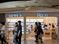 지하철역 상가 빈자리 채우는 약국… 이유는?