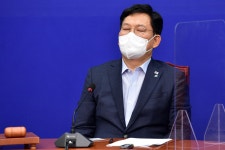 송영길 ‘불임정당’ 발언 논란…野 “인권파괴 언행, 사과하라”