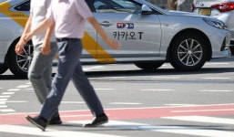 지키려는 카카오, 뺏으려는 우티·타다…연말 ‘플랫폼 택시’ 삼파전