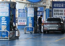 휘발유 가격 5주 연속 내려... 서울만 유일하게 1700원대