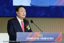 한국거래소에서 붙은 이재명·윤석열 “주가조작 엄단” “反기업 안돼”