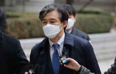 조국 “‘멸공’ 글 올리는 재벌 회장, 윤석열 수준” 정용진 “리스팩”