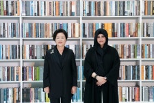 김정숙 여사, 두바이 도서관에 훈민정음해례본·김치 관련 서적 기증