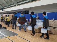 유통업계, 경북·강원 산불 피해 지역에 성금·구호물품 전달