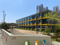 학교 운동장 잡아먹은 모듈러 교실… “교실에서 체육수업 한다”