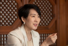 [김지수의 인터스텔라] “기술이 아이를 공격한다... IQ보다 DQ 디지털 지능 키워야”