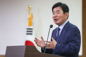 [속보] 민주당, 21대 후반기 국회의장 후보로 5선 김진표 선출