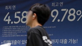 정부는 대환대출 수요 작다는데 소상공인 “문턱 높아 못하는 것”