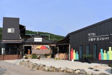 [박순욱의 술기행] (78) “MZ세대는 시각적으로 돋보이는 술 좋아해요.”