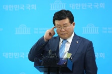 설훈 “이재명 변호사비 누가 대신 냈을 것”…쌍방울은 ‘무관’ 입장
