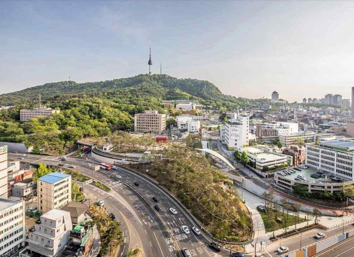 서울, 남산 곤돌라 착공식 개최…2026년 봄 정식 운행 시작 예정.