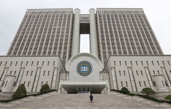 법원 “휘문고 학교법인, 임대업자 불법 방조…손해배상 책임”