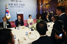尹대통령, 뉴욕서 동포 만나 “권익신장·안전에 美당국 관심 촉구”