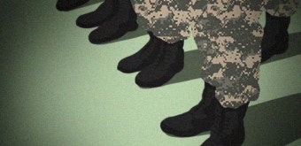 軍서 같이 샤워하자 강요하고 엉덩이에 물 뿌리는 등 가혹행위 한 20대 징역형