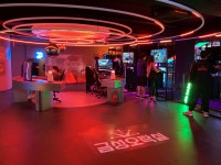 [르포] MZ세대의 OLED 사용법… 뉴트로 콘셉트 LG 금성오락실 가보니