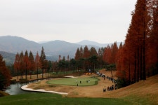 10월 수도권 골프장 그린피 평균, 평일에도 20만원 넘겼다