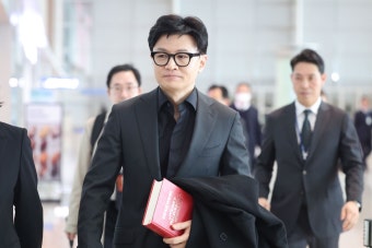 한동훈, 유럽 출장 떠나며 손에 든 ‘빨간책’은…‘펠로폰네소스 전쟁사’