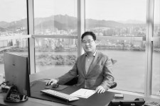 [인터뷰] 1조 패션 브랜드 ‘슈퍼드라이’ 亞 IP 인수한 이순섭 코웰패션 회장 “글로벌 진출 이정표 만들 것”