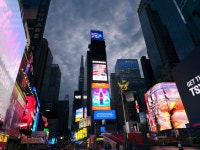 “경의를 표합니다”… 삼성·LG, 美 뉴욕서 한국전쟁 참전용사 영상 상영