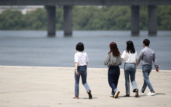 낮 최고 20~26도로 큰 일교차… 수도권 미세먼지 ‘나쁨’