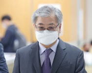 경찰, ‘채용비리 의혹’ 서훈 前 국정원장 소환