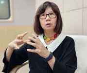 [인터뷰] ‘충돌의 여왕’ 김영기 석좌교수 “세계적 연구는 ‘시간’이 만든다”