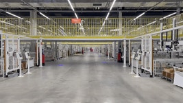 [르포] 세계 최대 태양광 모듈 공장, 가동률 120%에도 직원이 없다