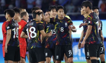 중국 5만 관중 침묵시킨 황선홍호…한국 축구, 6회 연속 4강 진출
