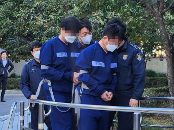 ‘영풍제지 주가조작’ 일당 구속심사 출석…“묵묵부답”(종합)