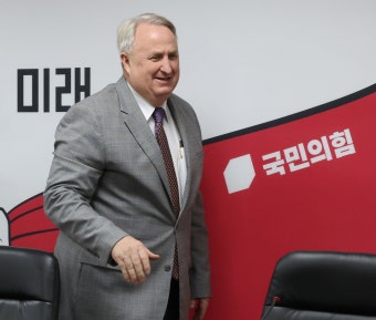 與 혁신위 “모든 지역구 전략공천 배제…대통령실 출신도 예외 없다”(종합)